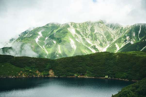 Mikurigaike pond and Tateyama mountain range 