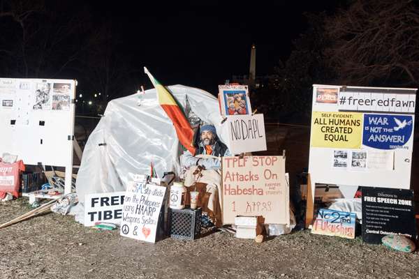 A protestor and his camp near the White House
