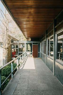 Parc de Belloch’s exterior corridor 