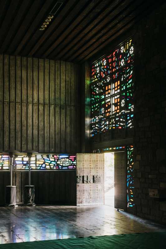 Kaleidoscopic light in the chapel 