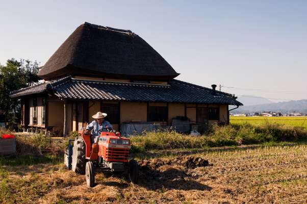 Saga farmhouse renovated by architect Hirosuke Suzuyama