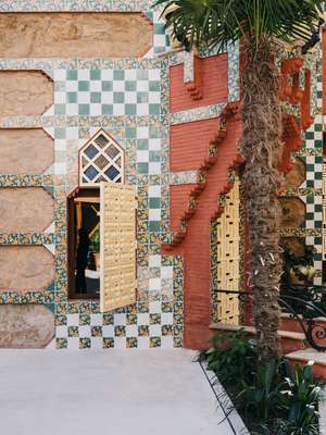 Ceramic tiles on the façade