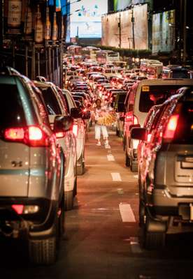 Rush hour on new mass-transit system EDSA 