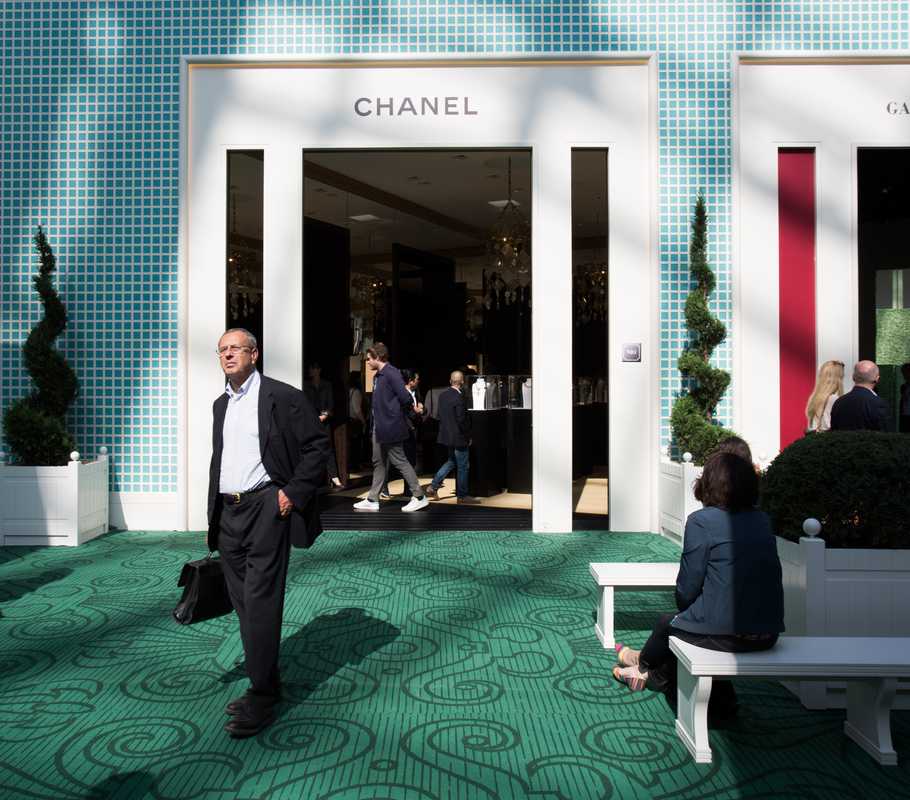 Chanel stand