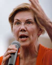 Democratic heavy hitter Elizabeth Warren speaking on the Soapbox stage 