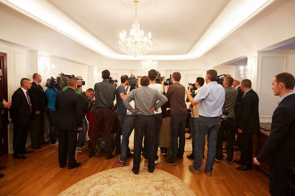 Rama meets the press in Pristina