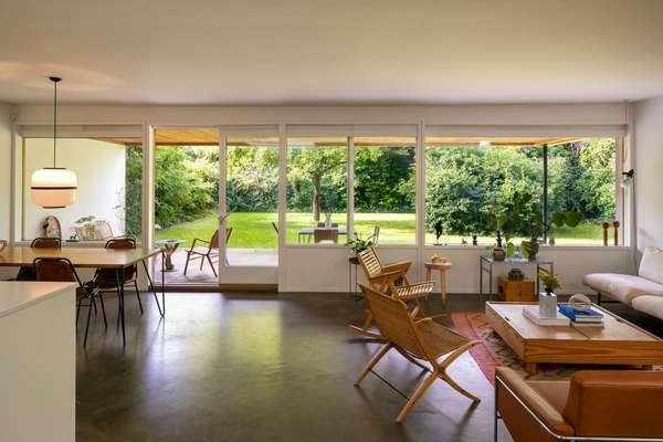 Garden-level sitting room 