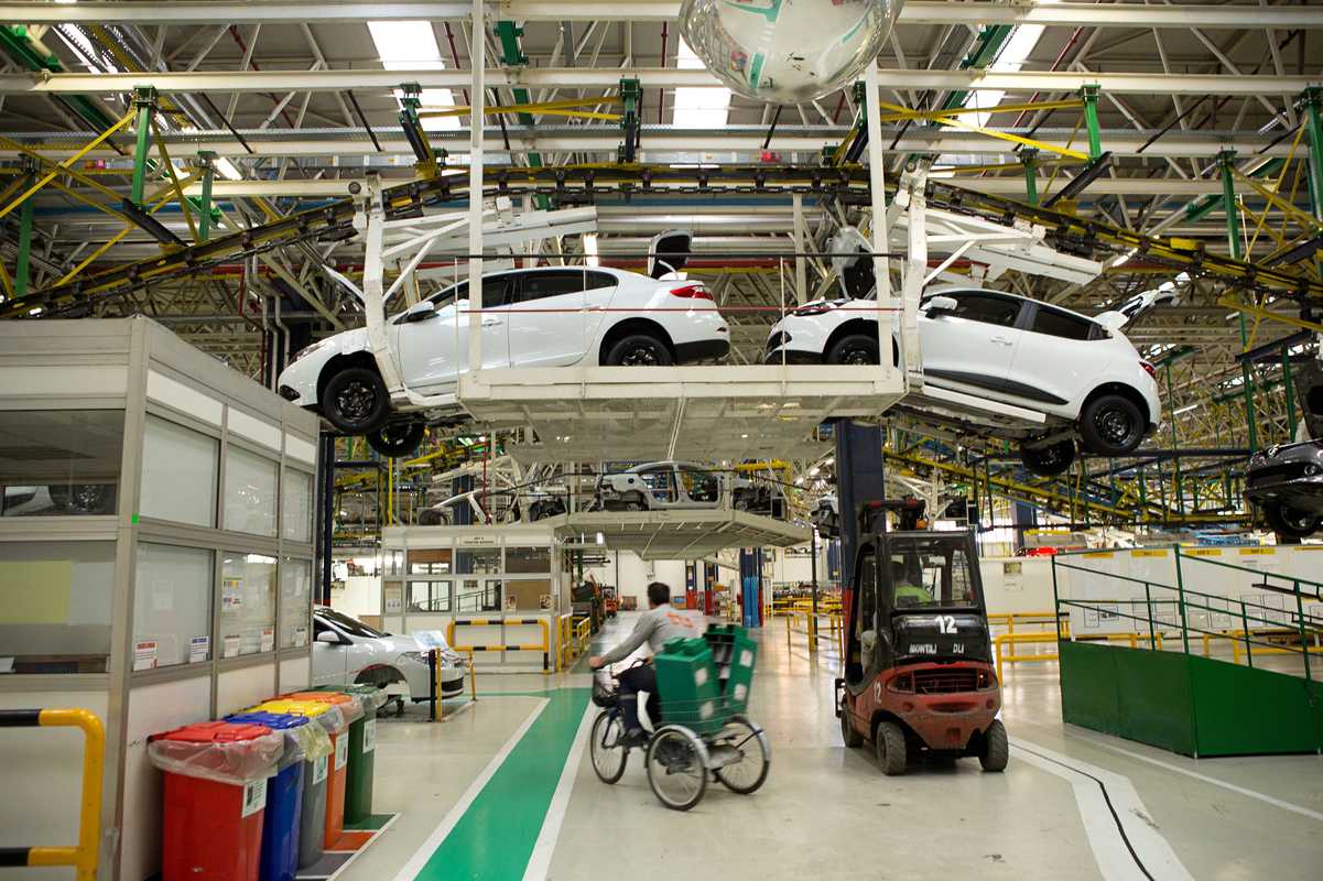 Cars on the production line at Renault-Oyak