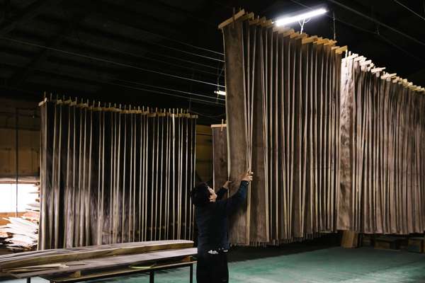 Veneer manufacturer