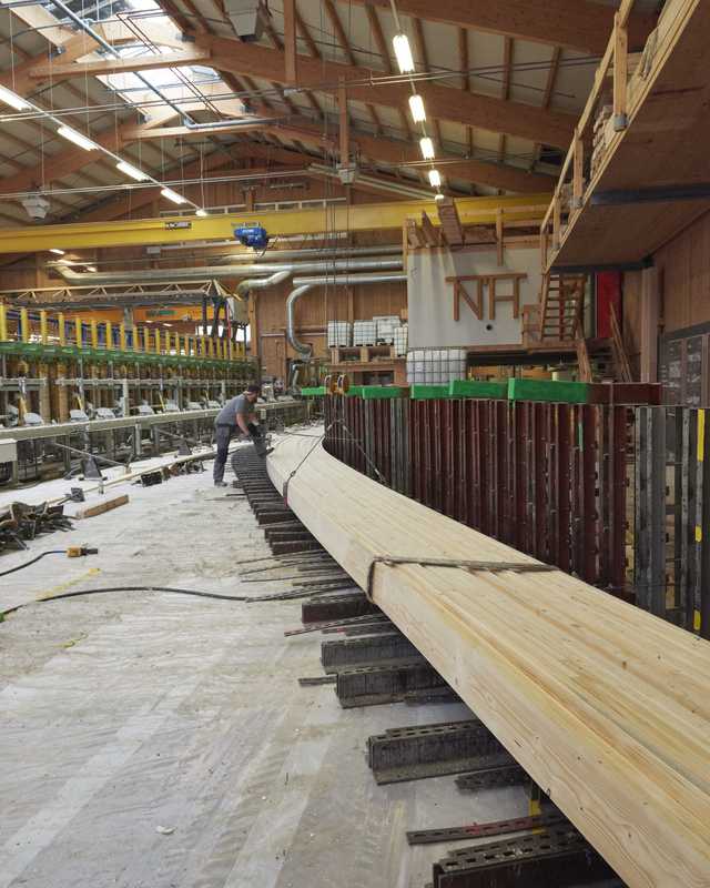 Bending beams for Pilatus Aircraft at Neue Holzbau’s workshop 