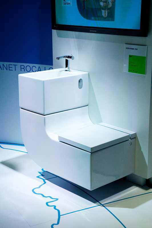 Roca W+W toilet and wash basin in one, by Gabriele and Oscar Buratti  