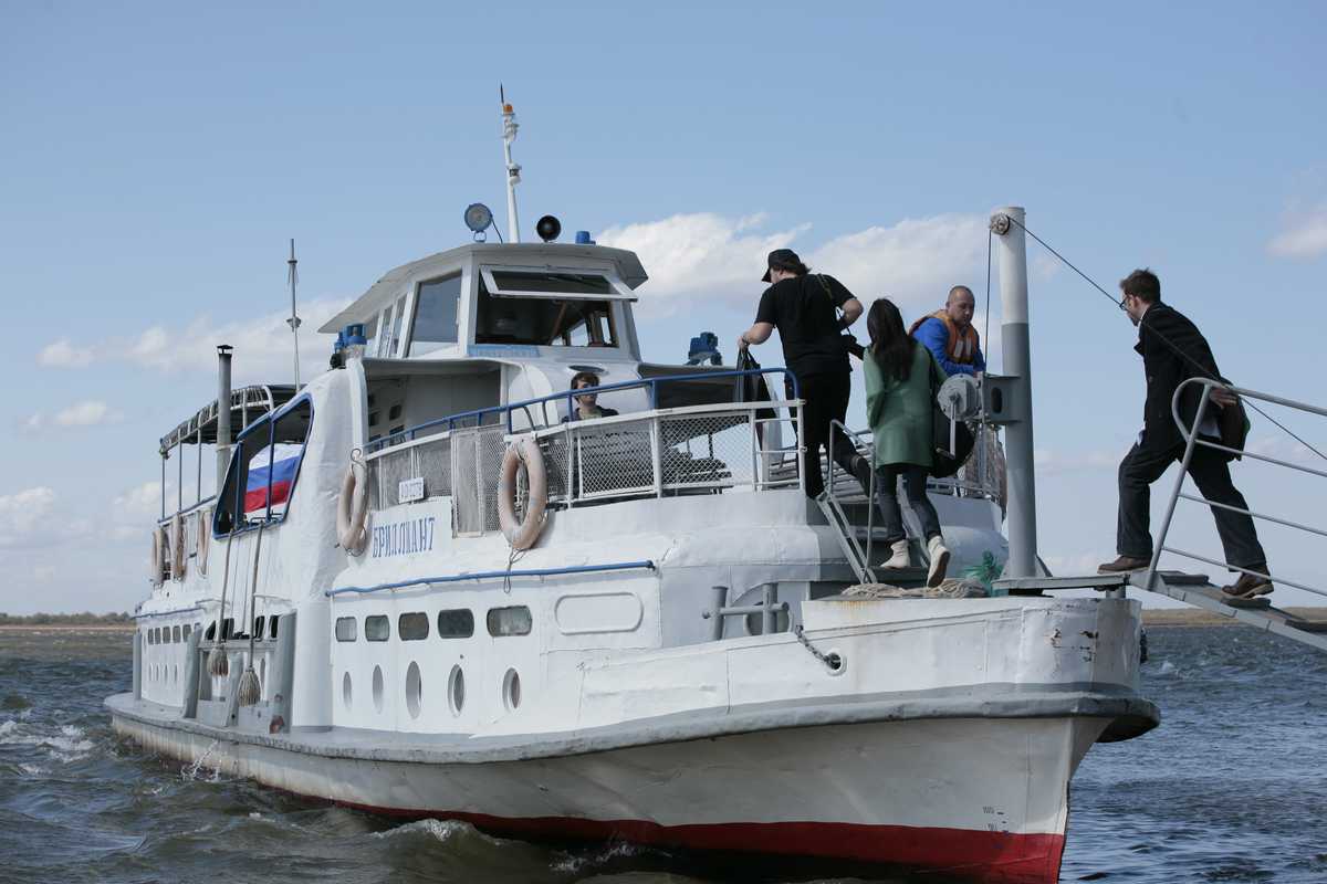 Ferry departs from Khabarovsk for Bolshoi Ussuriisk