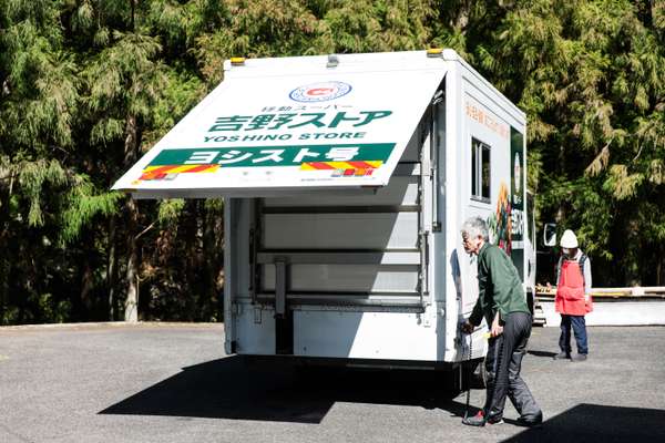 Extending the lorry’s expandable cabin