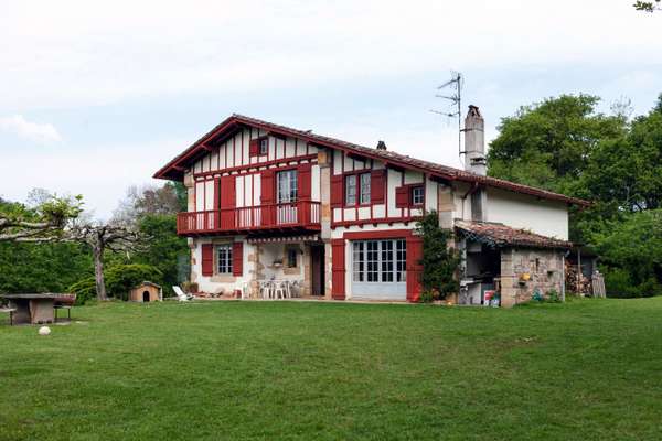 Traditional Basque farmhouse next to Iratzoki & Lizaso studio in Saint-Jean-de-Luz