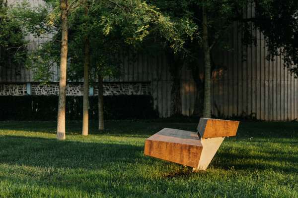 Trapecio bench in the garden 