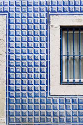 Geometric shapes in São João da Praça Street, Lisbon