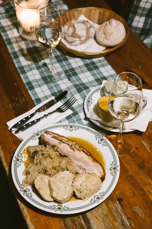 Schweinebraten, sauerkraut and dumplings: some ‘Heuriger’ have started selling hot food too