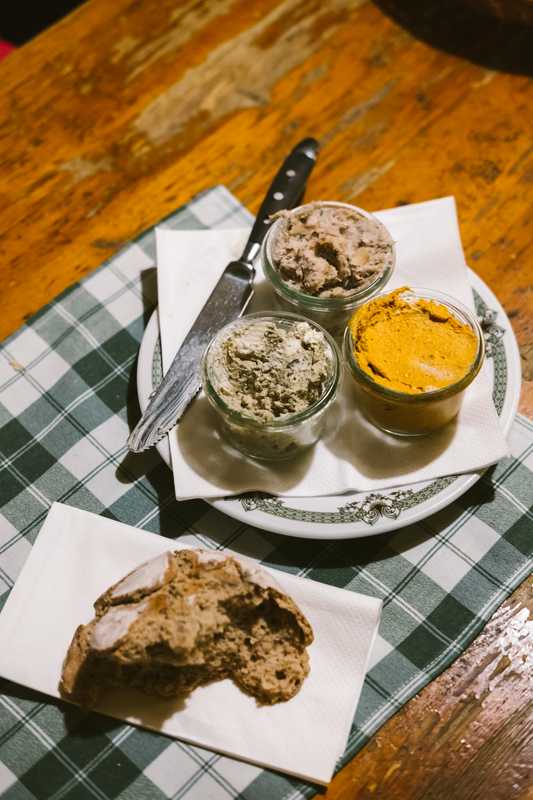 Spreads for bread are soft cheese flavoured with paprika or pumpkin-seed oil