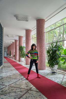 Actress Mariana Eva organises a group of mothers in the building to carry out various renovation projects