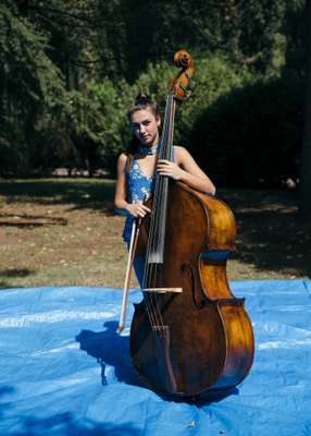 Turkish double bassist Gokçe Kucukarslan 