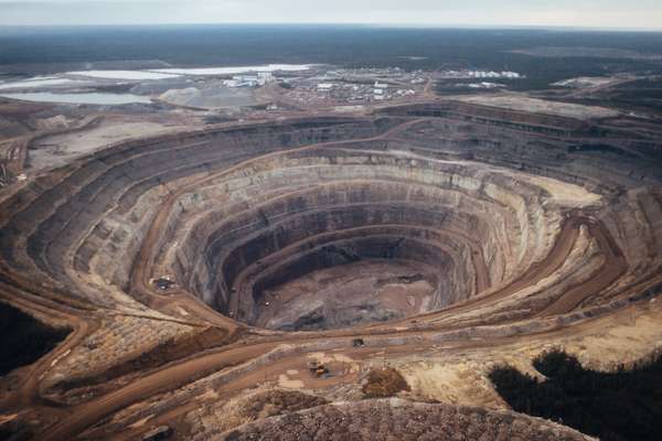 Open pit at Nyurbinskaya diamond pipe, 350km north of Mirny
