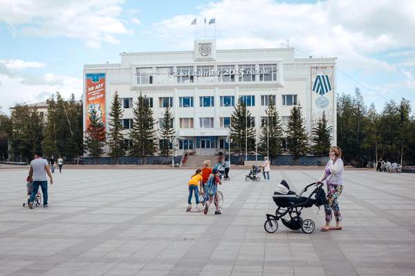 Mirny main square and local authorities office
