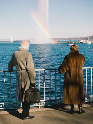 Residents admiring the Jet d'Eau