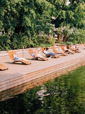 Chaises longues in Neskuchny garden 