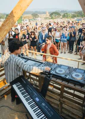 Lustbass and Jennifer Connelly rule the Solar Stage