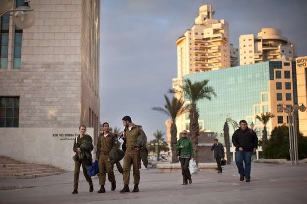 Israeli soldiers on the streets of Be'er-Sheva