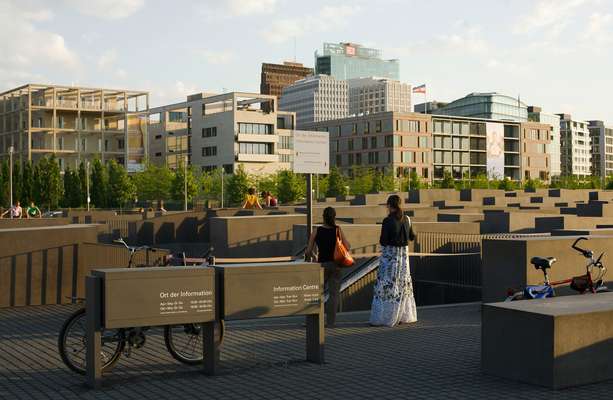 Peter Eisenman’s Holocaust Memorial