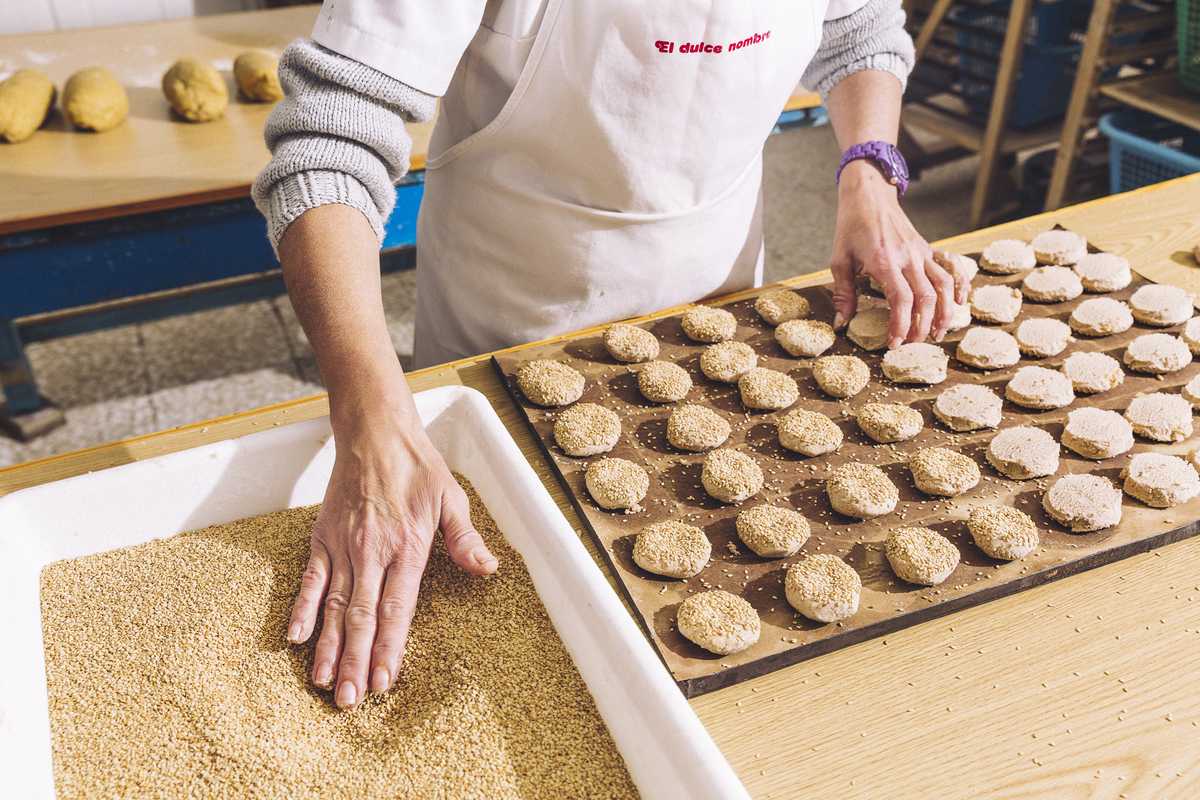 ‘Mantecados’ being coated in sesame seeds at the El Dulce Nombre factory