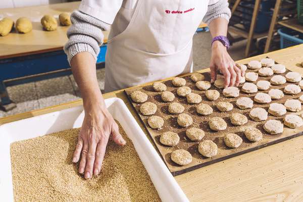 ‘Mantecados’ being coated in sesame seeds at the El Dulce Nombre factory