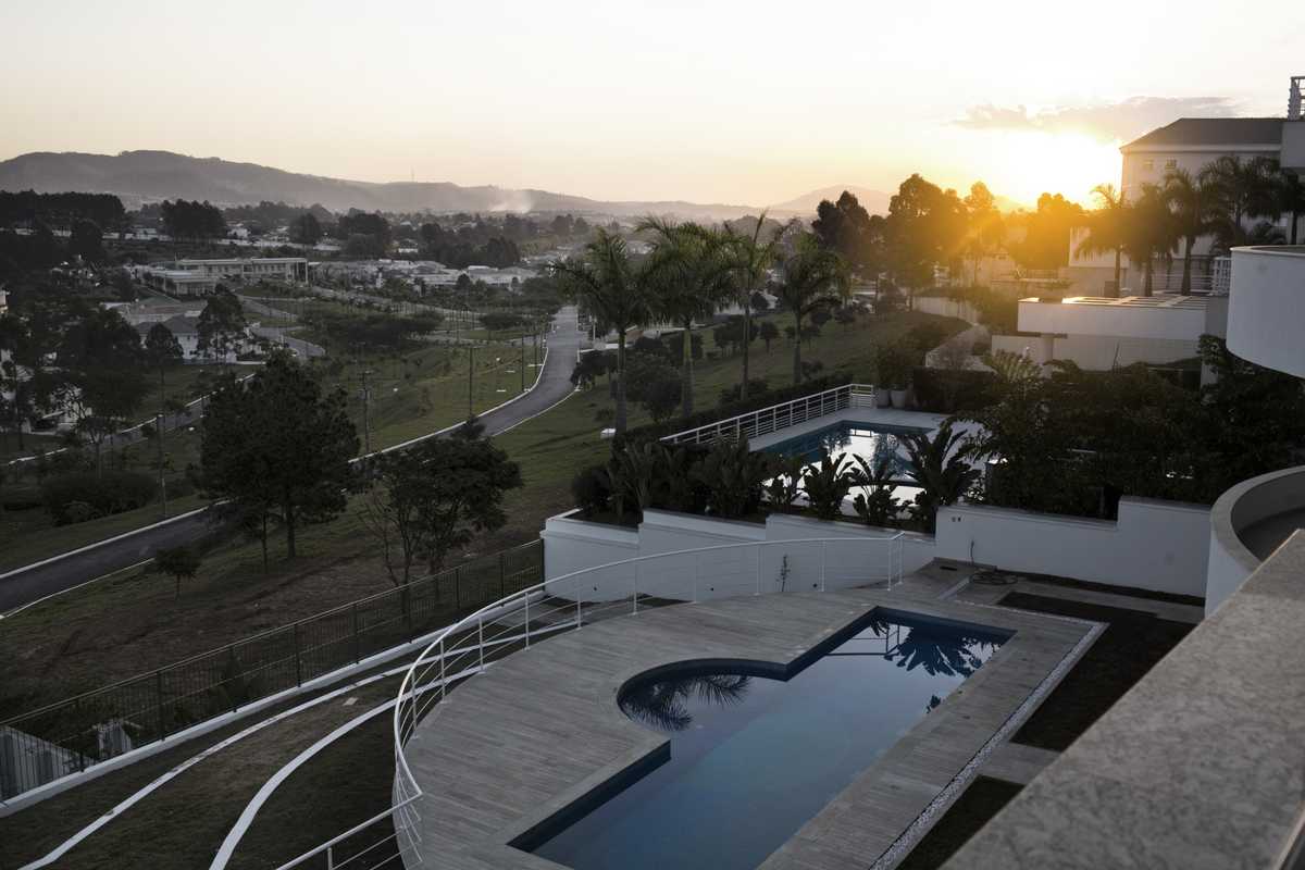 Sunset view of Tambore 2, a gated community built on the AlphaVille model