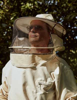 Beekeeper Dávid Sipos