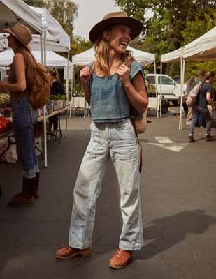 Farmers’ market shopper 