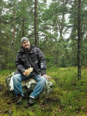 Dahlgren enjoys his ‘last meal’ in a wood clearing in Nyckelviken