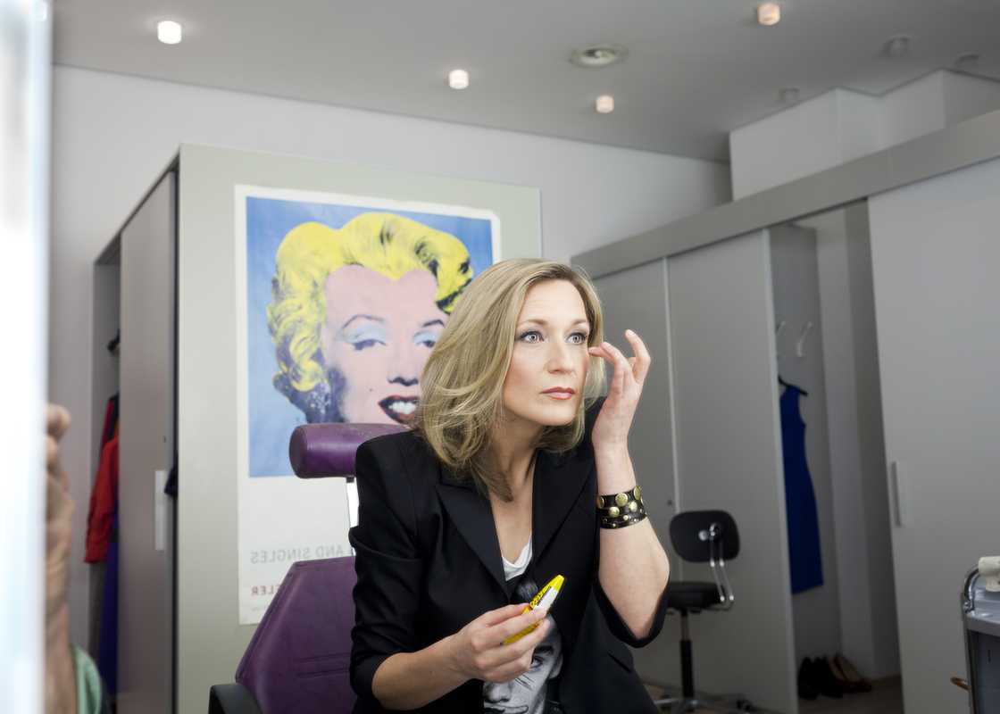 Presenter Meike Krüger in make up