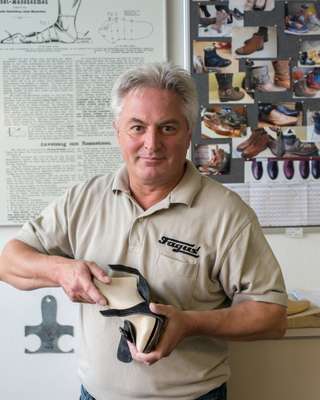 Shoe-last pattern maker Bruno Henker