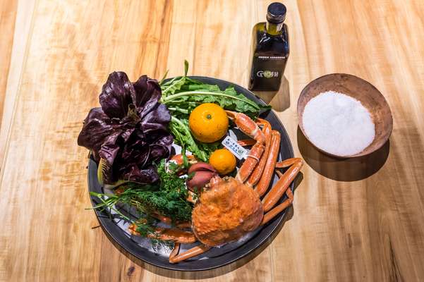 Winter crab salad with naval orange 