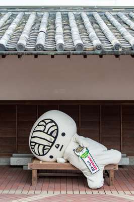 Mascot Udon-no (Noodle Brain) takes a rest