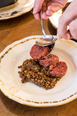 Lentils accompany the zampone 