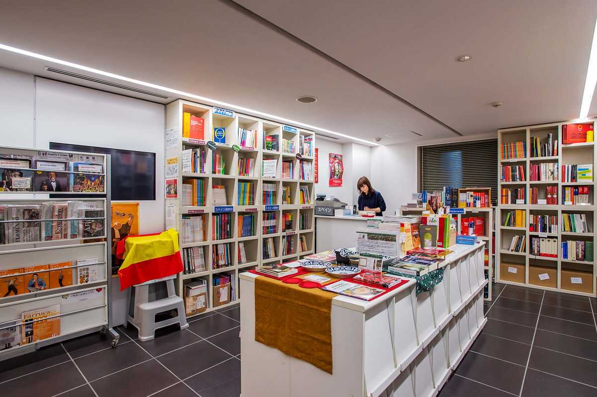 Library of Tokyo’s Instituto Cervantes 