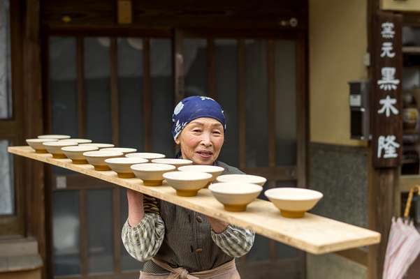 Carrying unfinished bowls