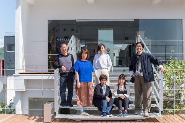 Toshio Tamakki (far left) and his team 