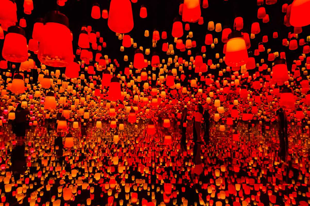 ‘The Forest of Resonating Lamps’, Mori Building Digital Art Museum: TeamLab Borderless