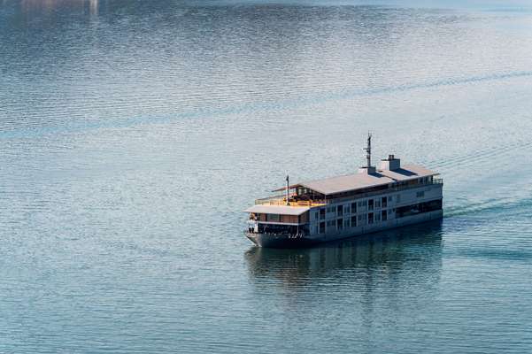 Floating  hotel Guntu