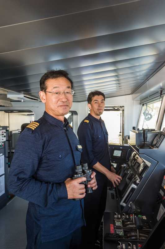 Captain Hirofumi Ochi (left) and chief mate Goro Nishina