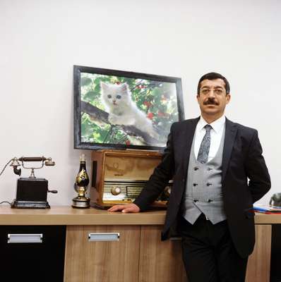 Sinan Bagli, head of culture and tourism, next to a portrait of the ‘Van cat’