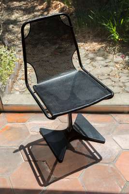 A variant of the HemisFair chair